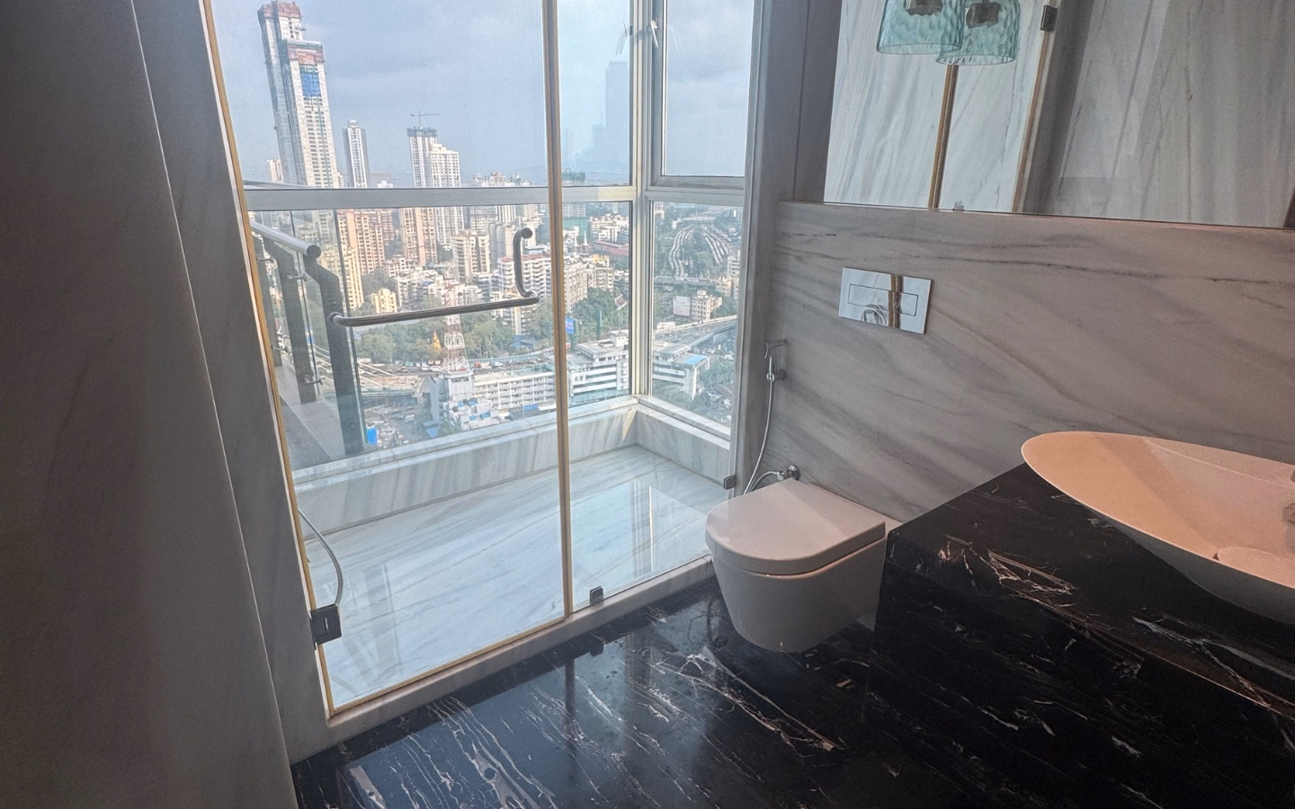 Fully Furnished 5 BHK with Servant Rooms in Byculla West, South Mumbai
