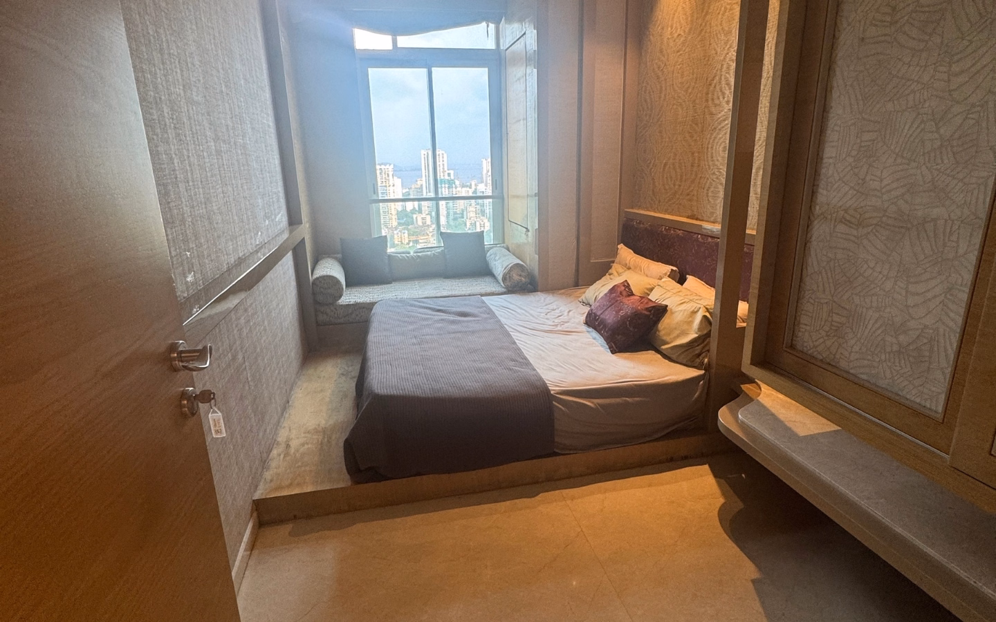 Fully Furnished 5 BHK with Servant Rooms in Byculla West, South Mumbai