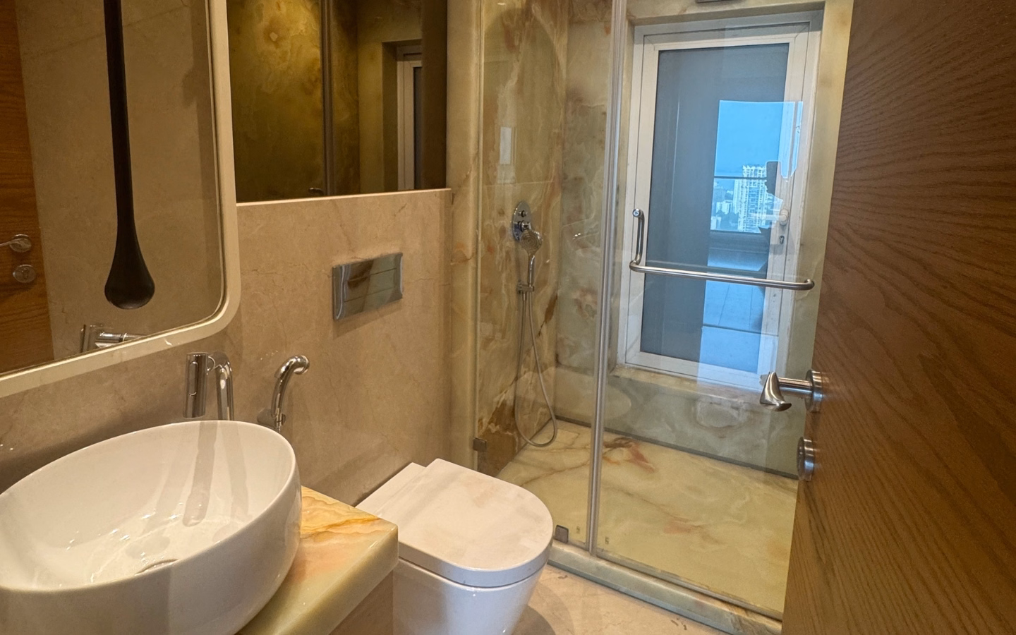 Fully Furnished 5 BHK with Servant Rooms in Byculla West, South Mumbai