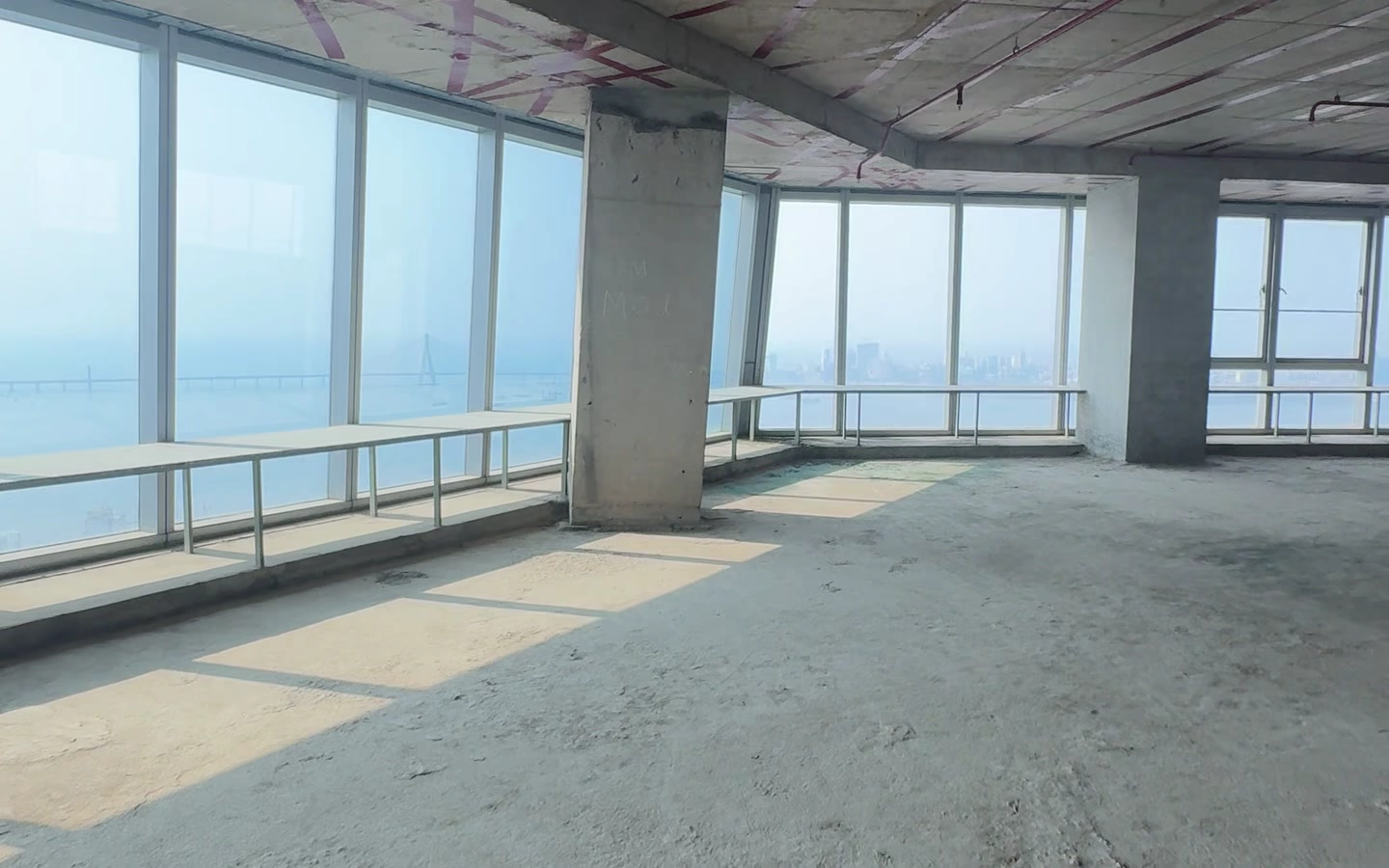 Office space for lease in Kohinoor Square, Dadar West - 38th floor open office floor plate with wraparound windows