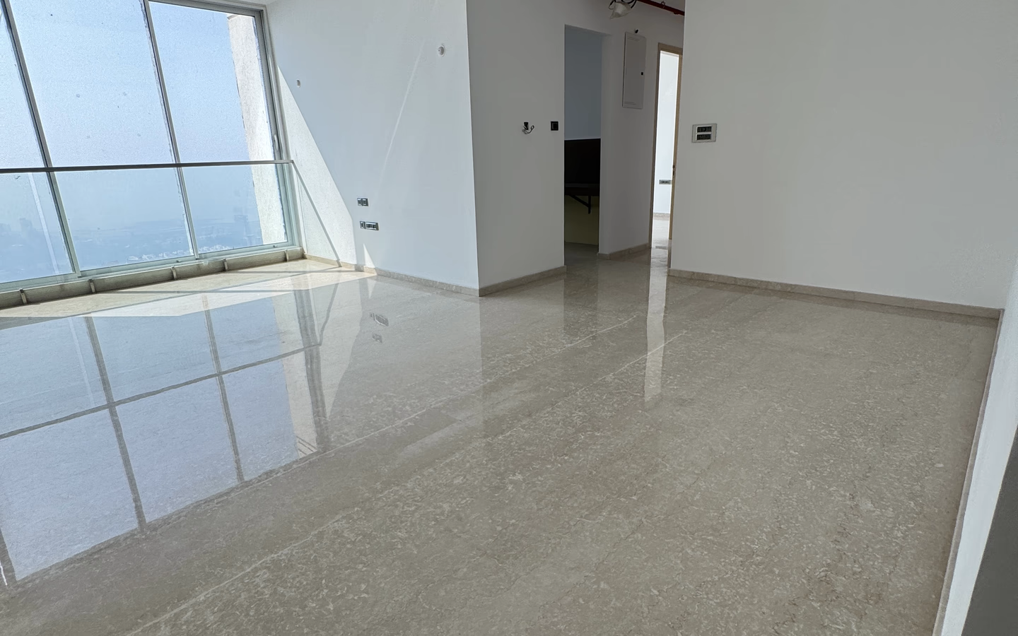 3 BHK for rent in Monte South, Byculla West - living room with city view