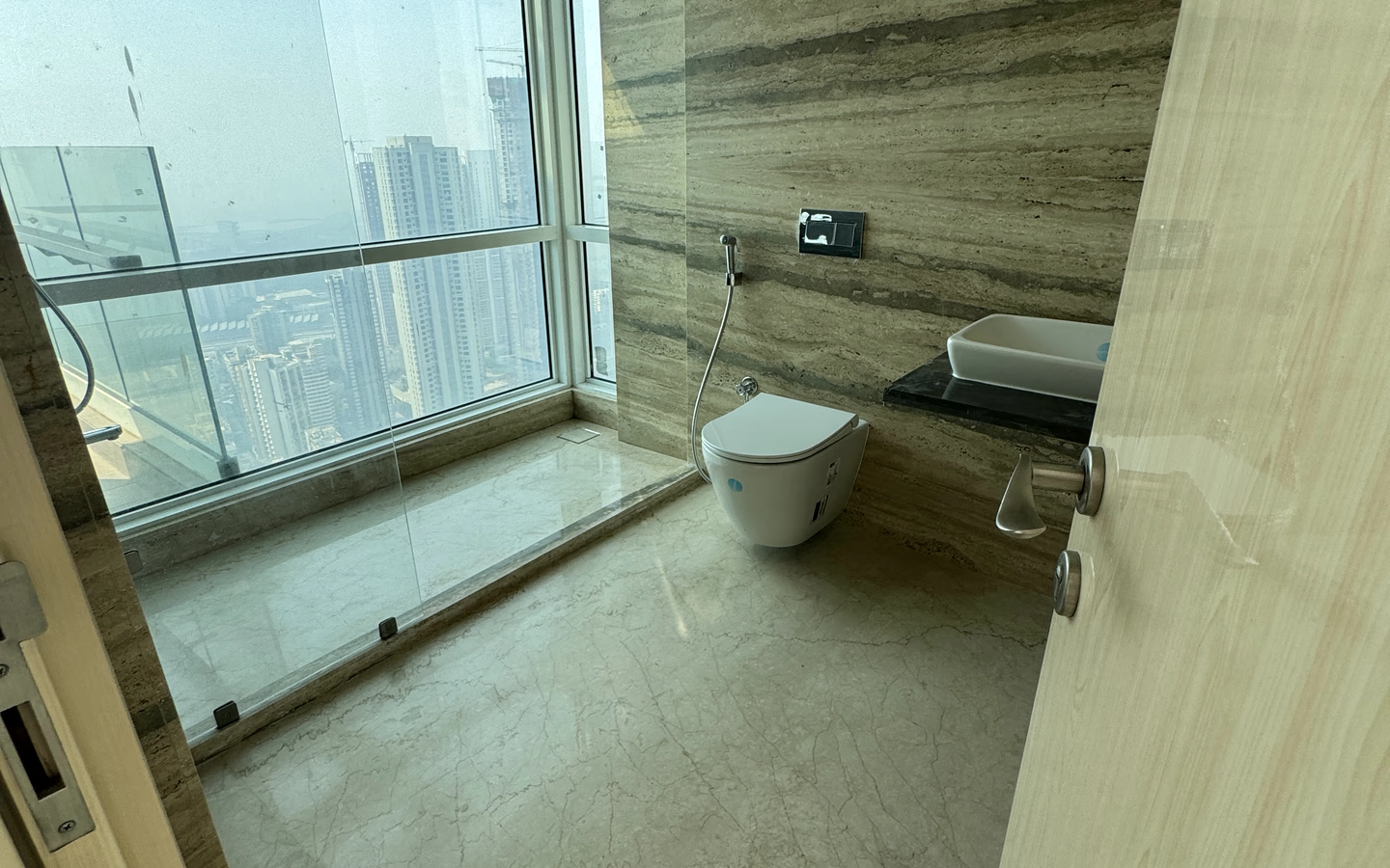 3 BHK for rent in Monte South, Byculla West - master bathroom